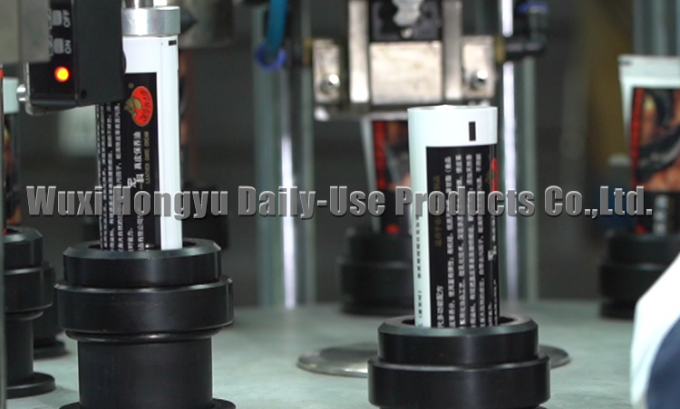 latest company news about What kind of shoe polish to choose for soaking leather sandals for maintenance?  3