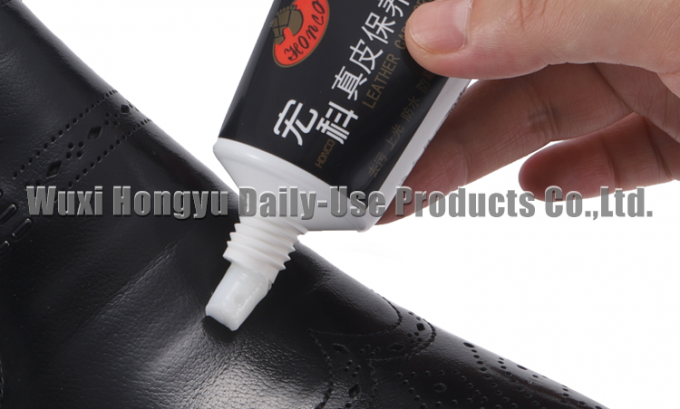 latest company news about What kind of shoe polish to choose for soaking leather sandals for maintenance?  2